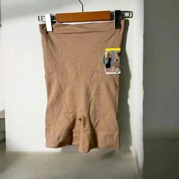 NWT Magic Bodyfashion Nordstrom Booty Boost Shaper Shorts S - Picture 3 of 8